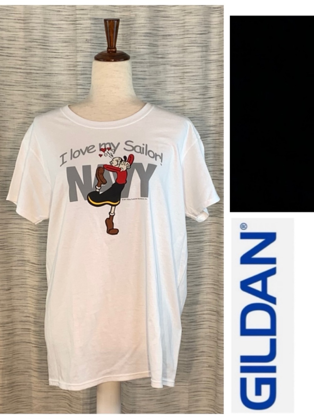 Gildan white short sleeve tee shirt.